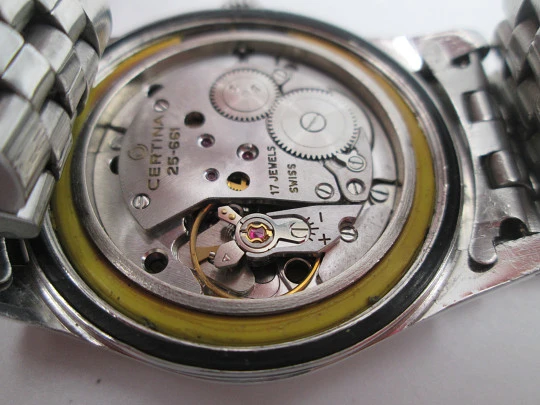 Certina DS Turtle. Stainless steel. Manual wind. Calendar. Bracelet. Golden dial. 1960's