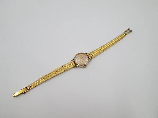 Certina mujer. Chapado oro y acero. Cuerda manual. Brazalete. 1950