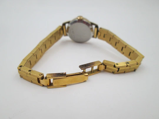 Certina mujer. Chapado oro y acero. Cuerda manual. Brazalete. 1950