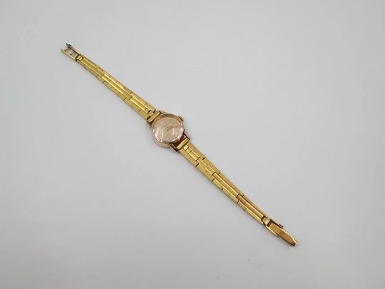 Certina mujer. Chapado oro y acero. Cuerda manual. Brazalete. 1950