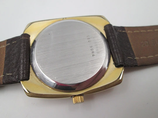 Certina. Acero / chapado oro. Caja cuadrada. Cuerda manual. Dial gris. Correa. 1960