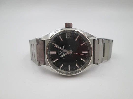 Certina. Acero inoxidable. Esfera negra. Cuerda manual. Calendario. Brazalete. 1970