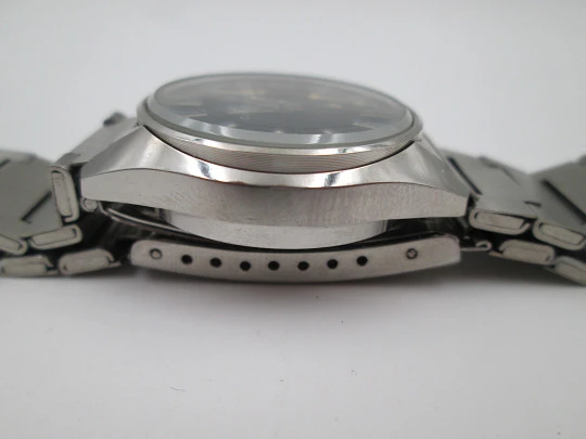 Certina. Acero inoxidable. Esfera negra. Cuerda manual. Calendario. Brazalete. 1970