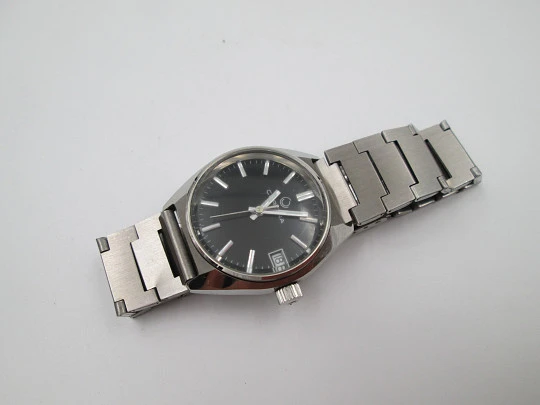 Certina. Acero inoxidable. Esfera negra. Cuerda manual. Calendario. Brazalete. 1970