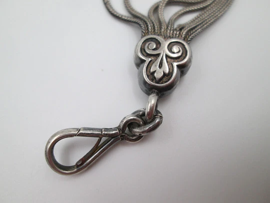 Chatelaine de ocho hilos para reloj bolsillo. Plata y esmalte negro. Correderas y colgante