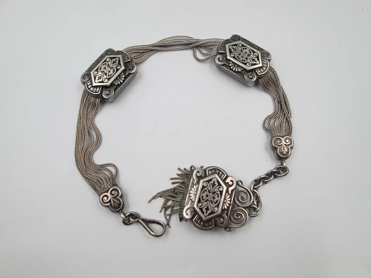 Chatelaine de ocho hilos para reloj bolsillo. Plata y esmalte negro. Correderas y colgante
