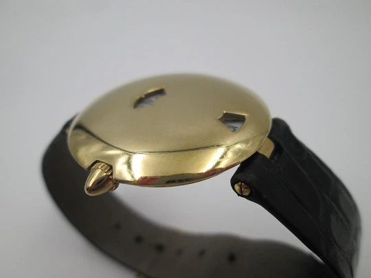 Chaumet París Horas Saltantes. Oro amarillo 18 quilates. Cuarzo. Correa piel. Suiza. 2000