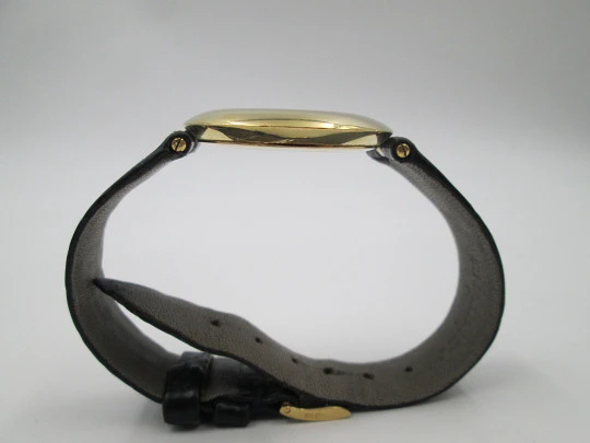 Chaumet París Horas Saltantes. Oro amarillo 18 quilates. Cuarzo. Correa piel. Suiza. 2000