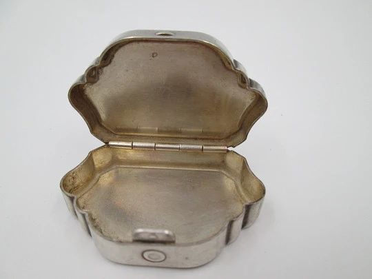 Cherubs womens pillbox. 925 sterling silver. Coral cabochon. 1980's. Spain