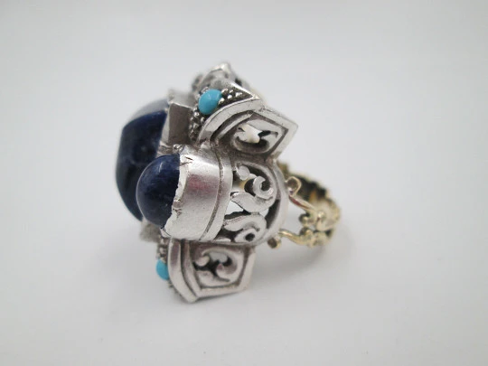 Chevalier style women's ring. Sterling silver & 18k gold. Turquoises and lapis lazuli. 1950's