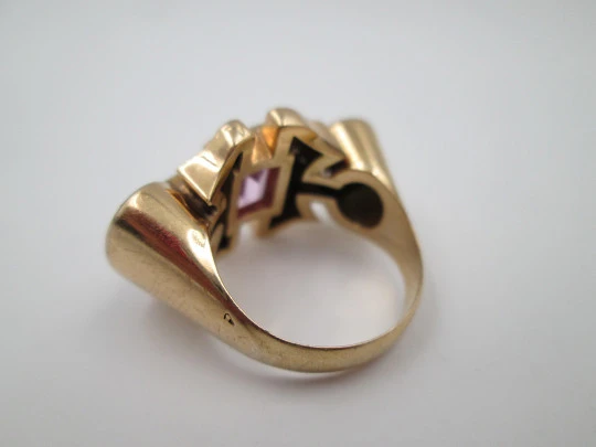 Chevalier women's ring. 18 karat gold. Rose de France & diamonds. 1930's