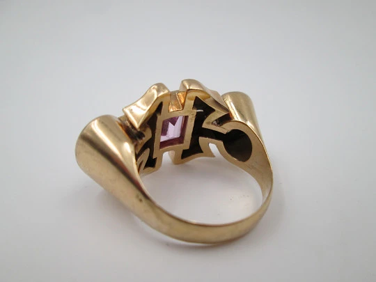 Chevalier women's ring. 18 karat gold. Rose de France & diamonds. 1930's