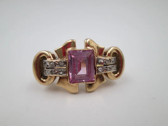 Chevalier women's ring. 18 karat gold. Rose de France & diamonds. 1930's