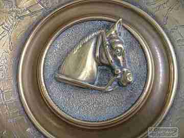 Chiselled bronze centerpiece. Equestrian scenes. 1950's. Horse