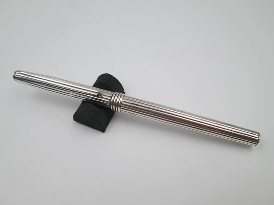 Christian Dior fountain pen. Sterling silver. Ribbed pattern. 14k gold nib. Swiss. 1960's