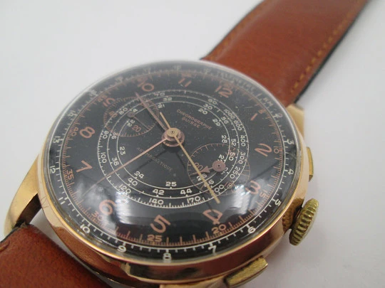 Chronographe Suisse. 18 karat yellow gold. Manual winding. Black dial. 1960's. Swiss