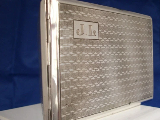 Cigarette case. Sterling silver & vermeil. 1940's. Guilloche. Automatic
