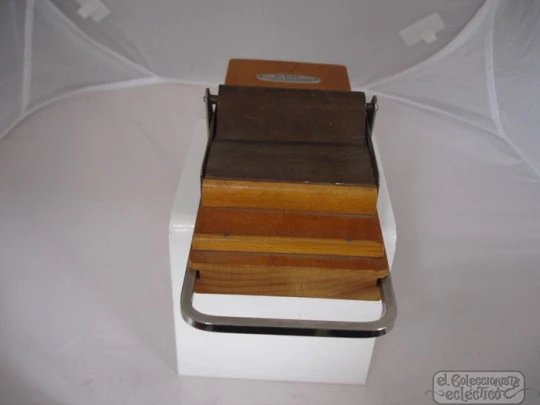 Cigarette rolling machine. G. Gil. Barcelona. Wood and chromed metal