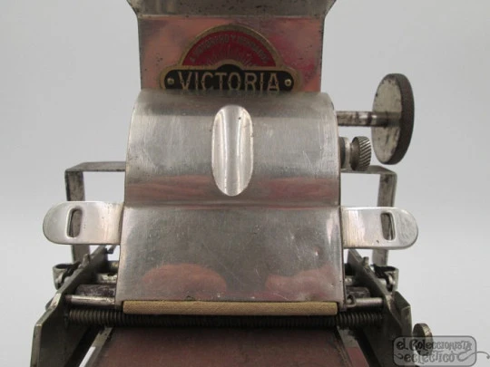 Cigarette rolling machine. Victoria. Asturias. 1920's. Victorero