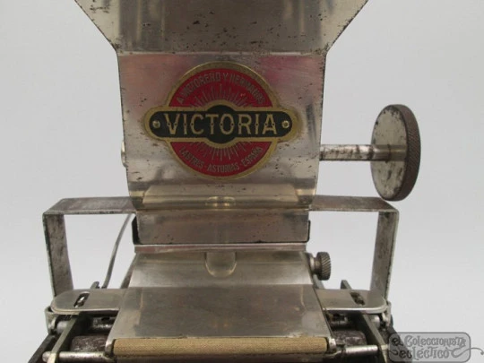 Cigarette rolling machine. Victoria. Asturias. 1920's. Victorero