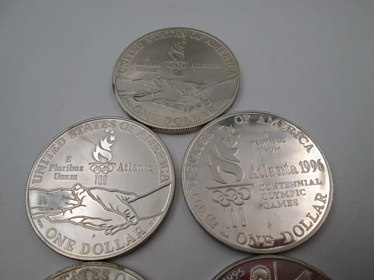 Cinco monedas de un dólar. XXVI Juegos Olímpicos de Atlanta. Plata de ley. 1995. EEUU