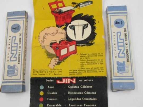 Cine infantil en relieve JIN 3D. Baquelita bicolor. Caja y películas. 1950. Gargot
