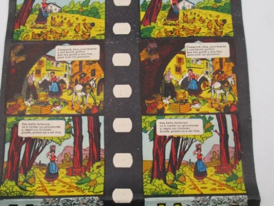 Cine infantil en relieve JIN 3D. Baquelita bicolor. Caja y películas. 1950. Gargot