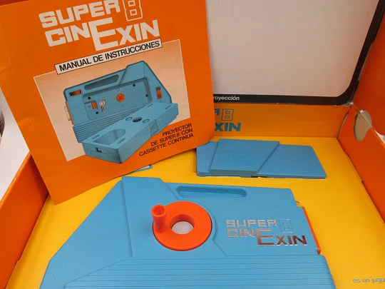 CinExin Super 8 projector with Goofy trainee airman film. Original box. 1980's