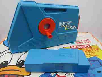 CinExin Super 8 projector with Goofy trainee airman film. Original box. 1980's