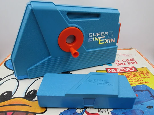 CinExin Super 8 projector with Goofy trainee airman film. Original box. 1980's