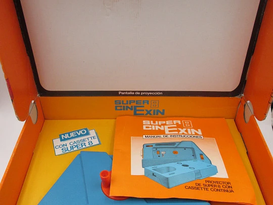 CinExin Super 8 projector with Goofy trainee airman film. Original box. 1980's