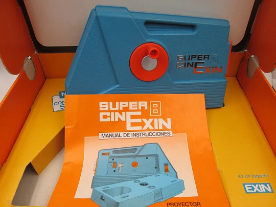 CinExin Super 8 projector with Goofy trainee airman film. Original box. 1980's