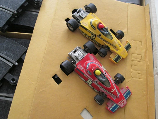 Circuito carreras Scalextric GP-10. Coches Brabham BT-46. Exin. Años 80