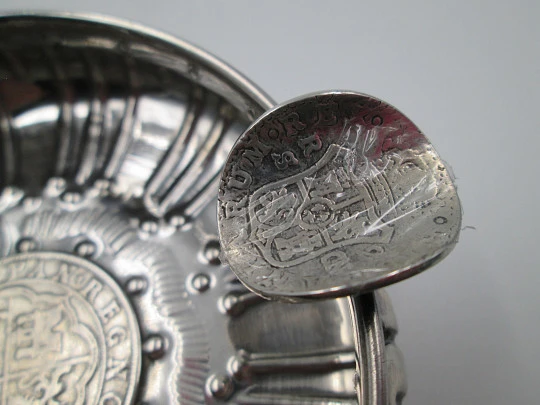 Circular ashtray, Carlos IV coins and ribbed motifs. Sterling silver. 1970's