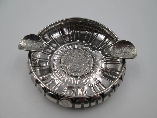 Circular ashtray, Carlos IV coins and ribbed motifs. Sterling silver. 1970's