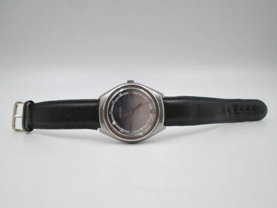 Citizen New Master automatic watch. Stainless steel. Calendar. Blue sphere. Japan. 1970's