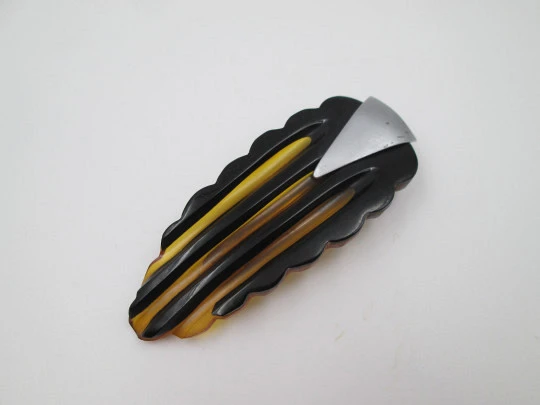 Clip / pinza / pasador para el pelo. Resina negra y caramelo. Metal plateado. 1980