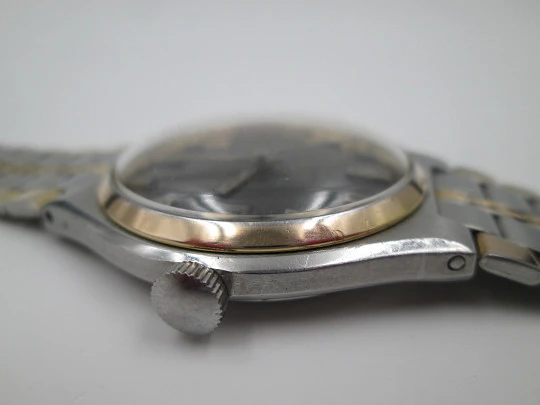 Cliper. Stainless steel. Gold plated bezel. Calendar. Manual wind. Bracelet. 1960's