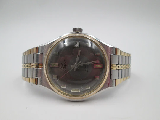 Cliper. Stainless steel. Gold plated bezel. Calendar. Manual wind. Bracelet. 1960's