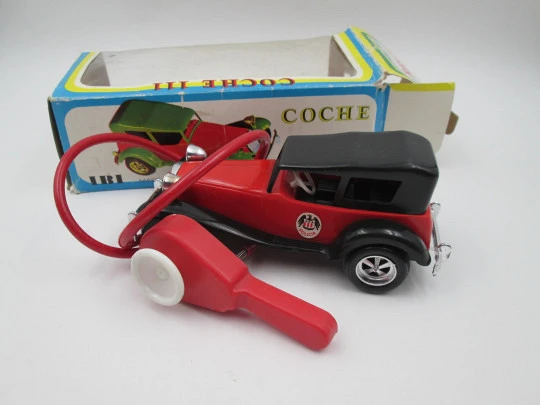 Coche policía Juguetes La Paz (Ibi). Plástico colores. Resorte y volante. Caja. 1970