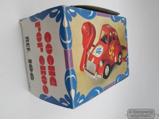 Coche Pop Cros. Juguetes La Paz (Ibi). 1970. Plástico colores. Resorte y volante