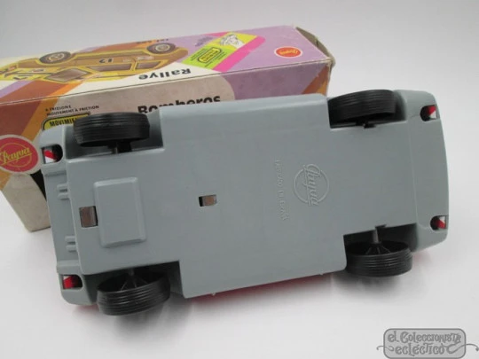 Coche Renault 17 Cruz Roja. Juguetes Payva. Hojalata. 1970. Fricción