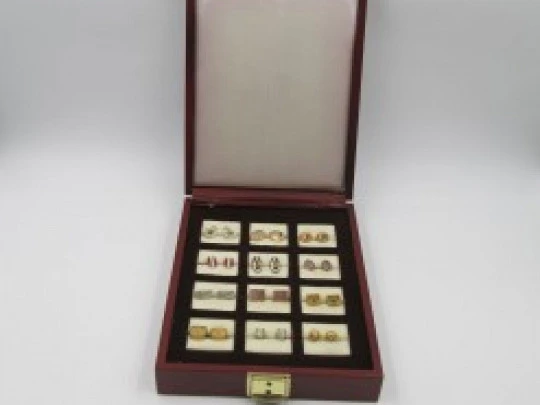 Colección de 12 gemelos para caballero. Metal dorado y plateado. 1950-70