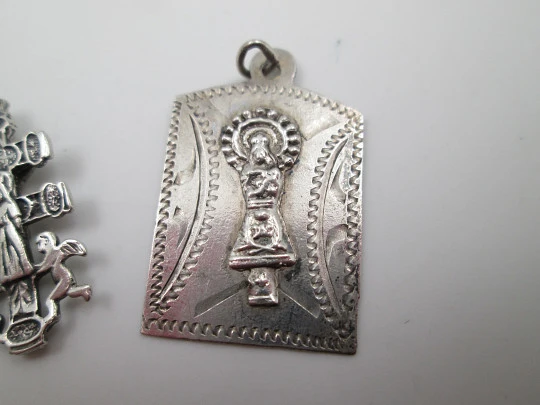 Colección de cuatro medallas religiosas. Plata de ley. Cristo, cruz, virgen y santo. 1925-1970 Colección de cuatro medallas religiosas. Plata de ley. Cristo, cruz, virgen y santo. 1925-1970