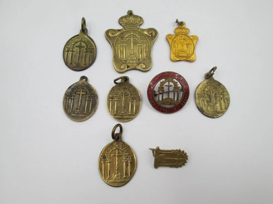 Colección medallas e insignias Cofradía del Santísimo Cristo de los Milagros. Bronce