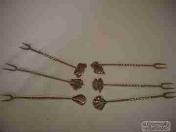 Colección seis pinchos de plata para aperitivos. Mariscos. Años 80