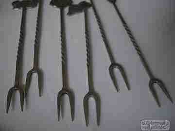 Colección seis pinchos de plata para aperitivos. Mariscos. Años 80