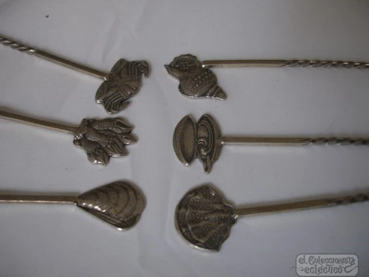 Colección seis pinchos de plata para aperitivos. Mariscos. Años 80