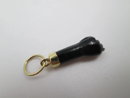 Colgante higa / figa. Azabache y casquillo oro amarillo 18k. Amuleto mal ojo. España. 1980