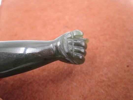 Colgante higa / figa. Mano jade verde y casquillo plata ley. Amuleto mal ojo. 1970